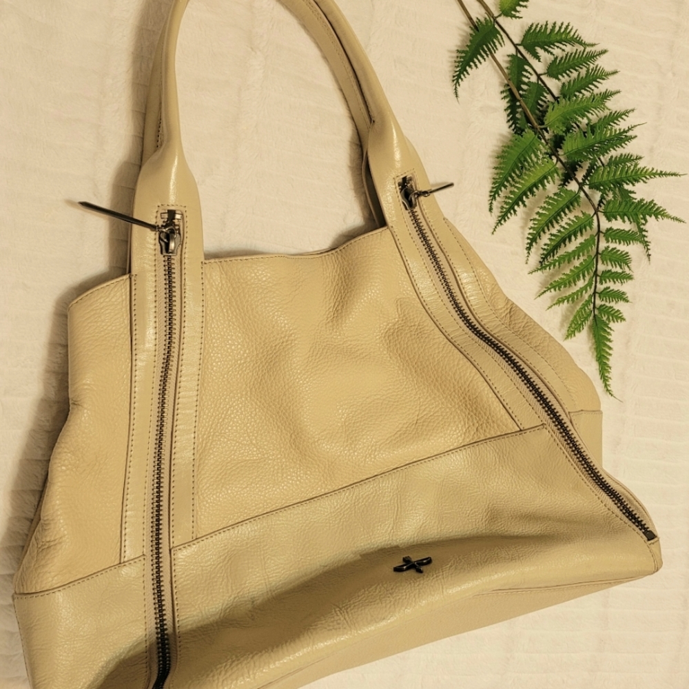 Handbag - Picture 3 of 11